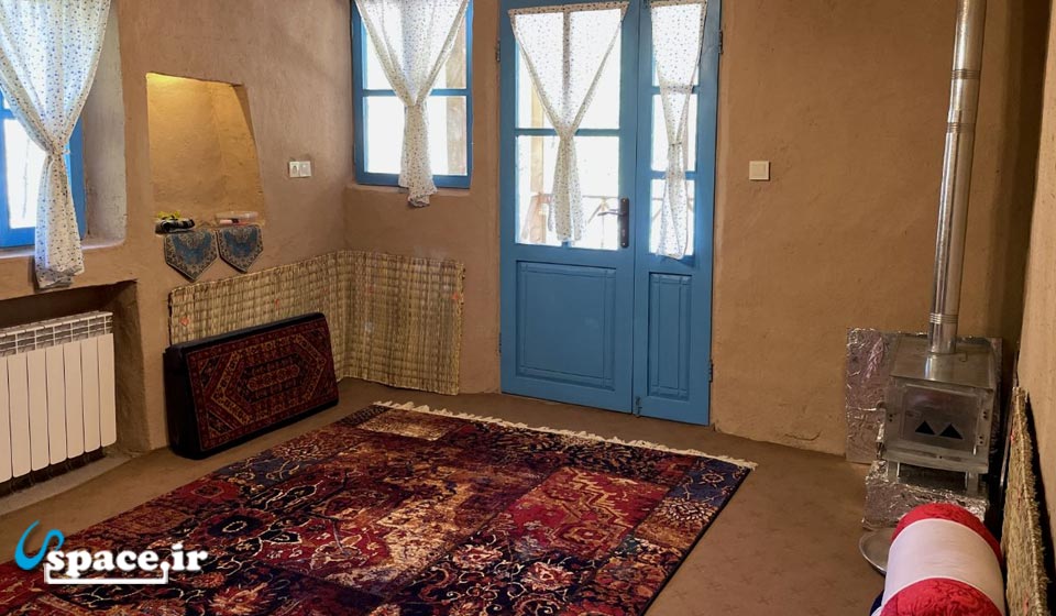 نمای داخلی اتاق فروغ اقامتگاه بوم گردی سایه ارغوان - رضوانشهر - روستای شیروا